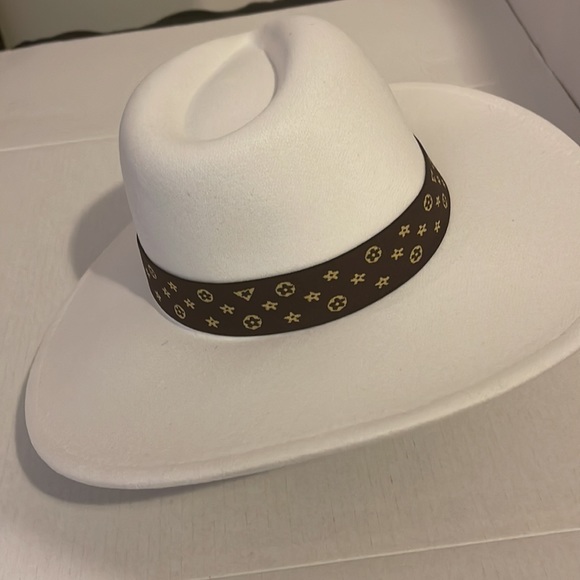 White wide brim fendora hat - Picture 3 of 6